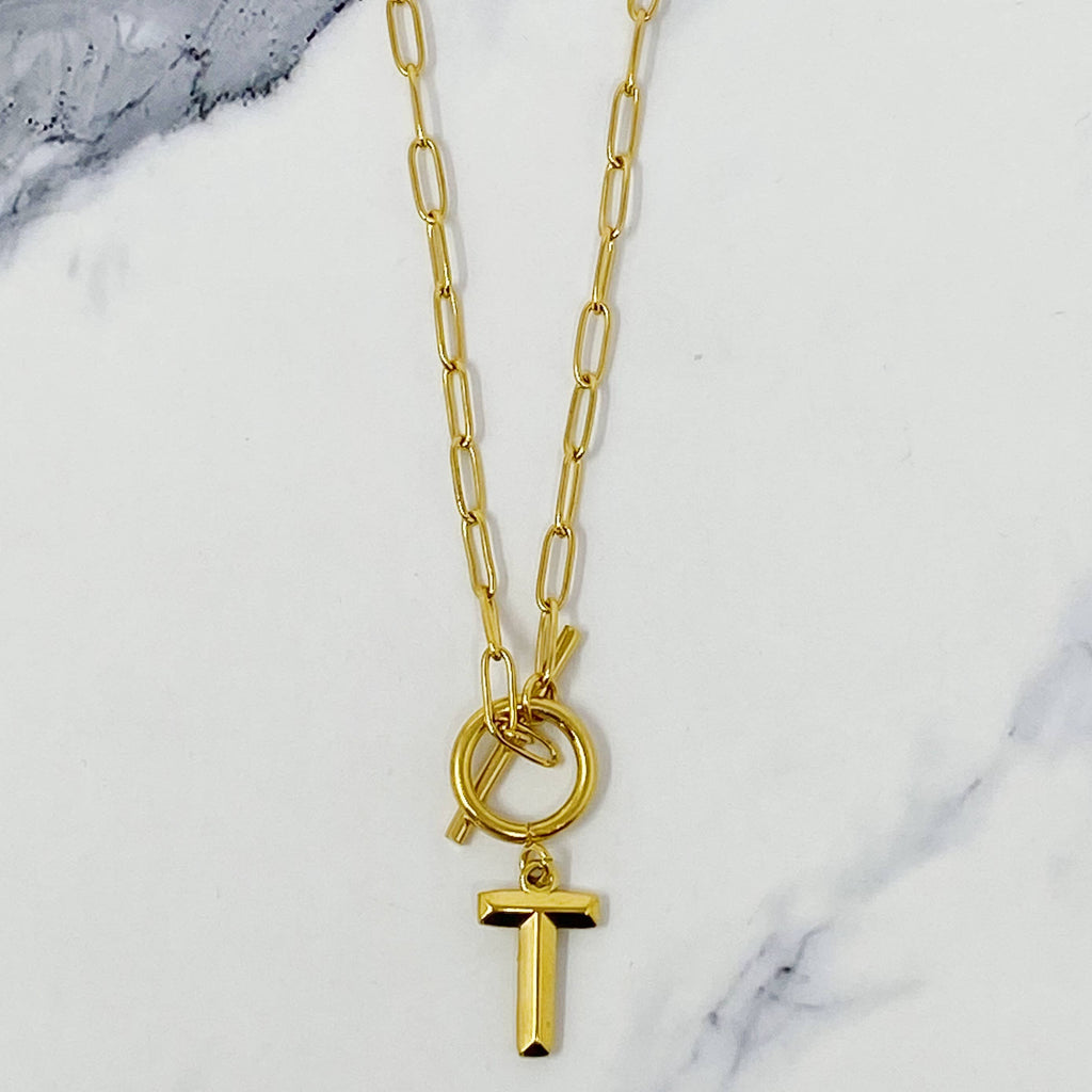Gold necklace with a initial pendant 